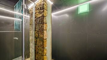 Hot tub, steam room, massages