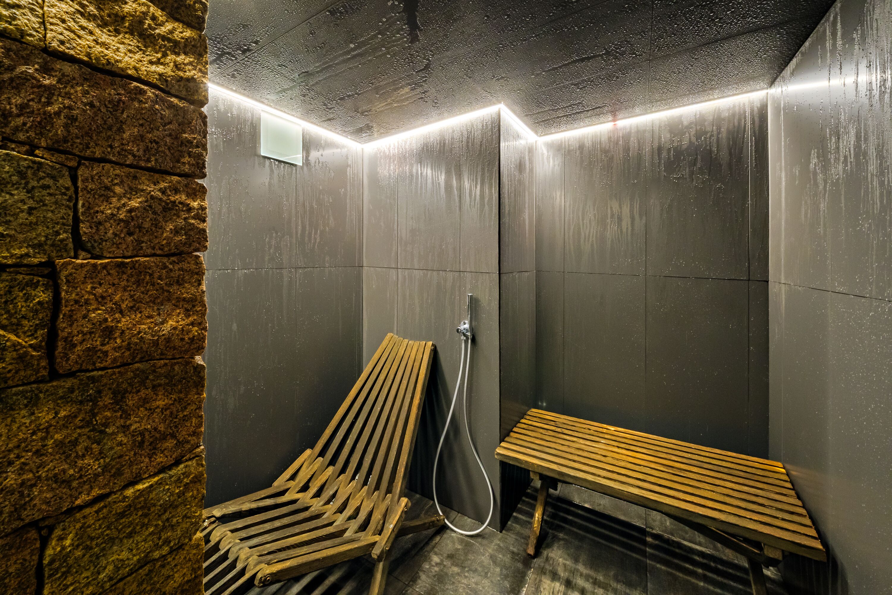 Poreallas, höyrysauna, hierontapalveluita