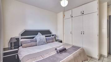 Apartment | 3 bedrooms, iron/ironing board, free WiFi, bed sheets