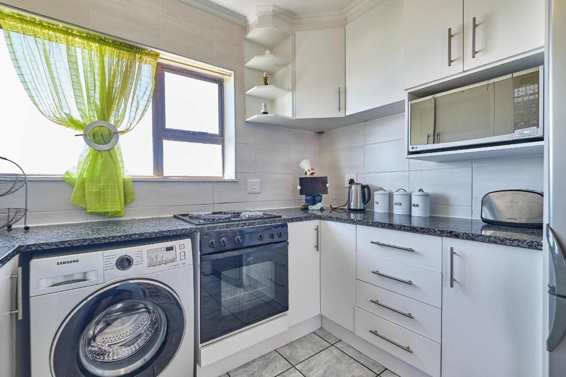 Refrigerador, microondas, horno, placa de cocina