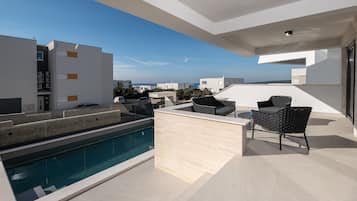 Villa Luxury, idromassaggio | Terrazza/patio