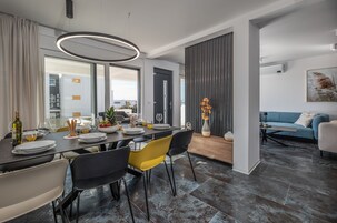 Vila superluxo, 5 quartos, banheira de imersão, vista para o mar | Sala de jantar