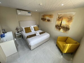 1 habitación, wifi y ropa de cama