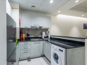 Exclusive-lejlighed | Privat køkken | Køleskab, mikrobølgeovn, ovn, kogeplade