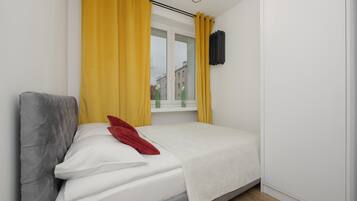 Apartment, 1 Bedroom, Kitchen | 1 bedroom, bed sheets