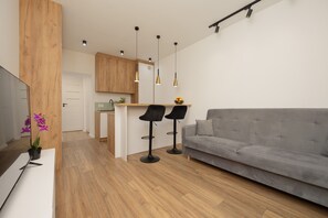 Apartment, 1 Bedroom, Kitchen | Living room - Apartment Majzela Łódź by Renters (Lodz)