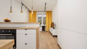 Apartment, 1 Bedroom, Kitchen | Private kitchen | Dishwasher, electric kettle, cookware/dishes/utensils