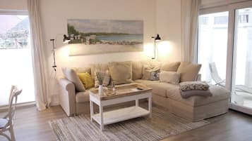 Smart-TV, Kamin, Bücher