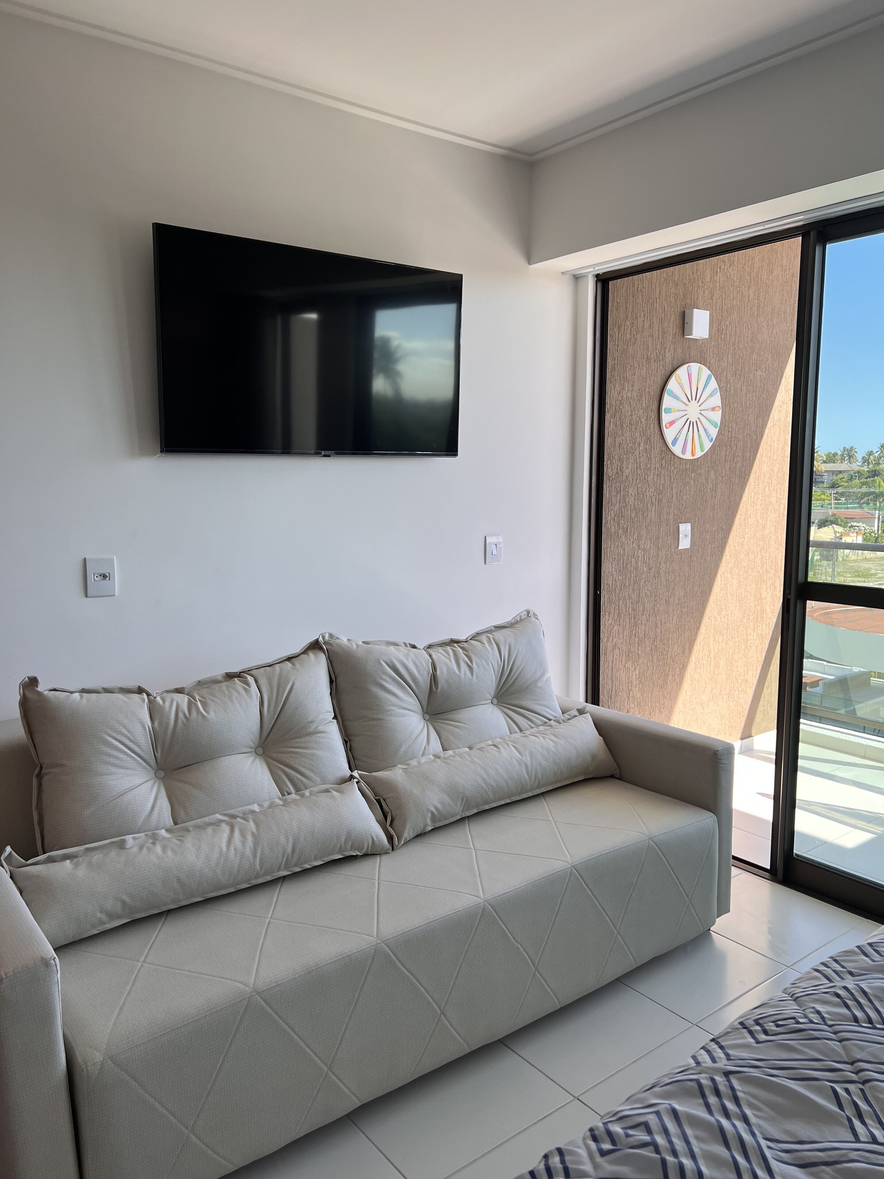 家庭公寓, 1 间卧室, 泳池景观, 海滨 | 起居区 | 智能电视