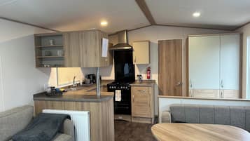 Kabin | Dapur pribadi | Lemari es, microwave, oven, dan kompor