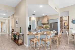 Fridge, microwave, oven, stovetop - Mountainside Desert Retreat (Mesa)