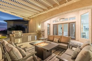 Terrace/patio - Mountainside Desert Retreat (Mesa)