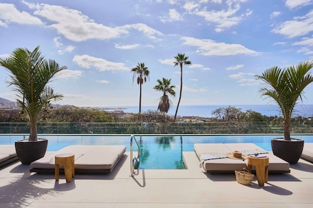Outdoor pool, pool umbrellas, sun loungers