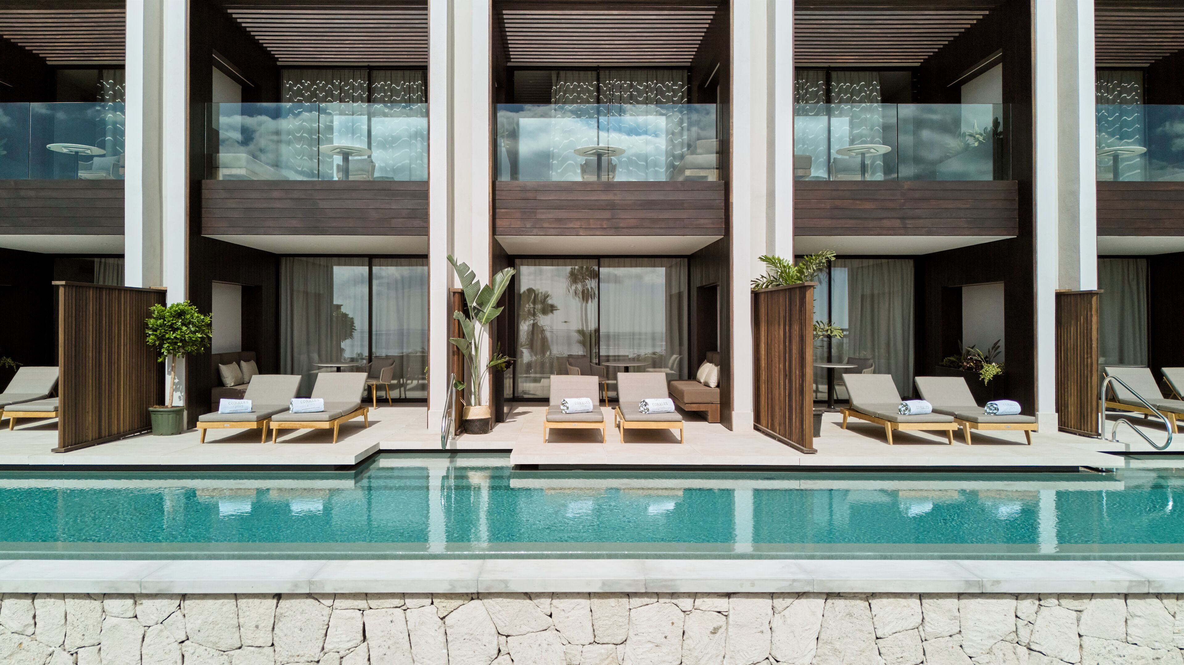 Junior Suite, Sea View (Swim Up - Adults 18+ Only) | 露台