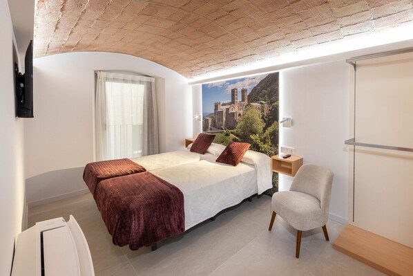 2 makuuhuonetta, silitysrauta/-lauta