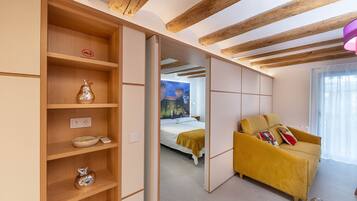 1 slaapkamer, een strijkplank/strijkijzer