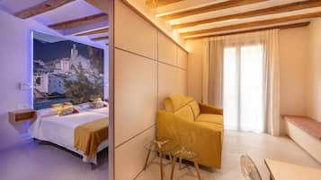 1 dormitorio y tabla de planchar con plancha
