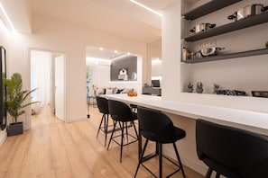 Departamento exclusivo | Cocina privada | Refrigerador, microondas, horno y lavavajillas 