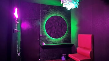 Basic Single Room, 1 Queen Bed, Shared Bathroom | Soundproofing, free WiFi, bed sheets