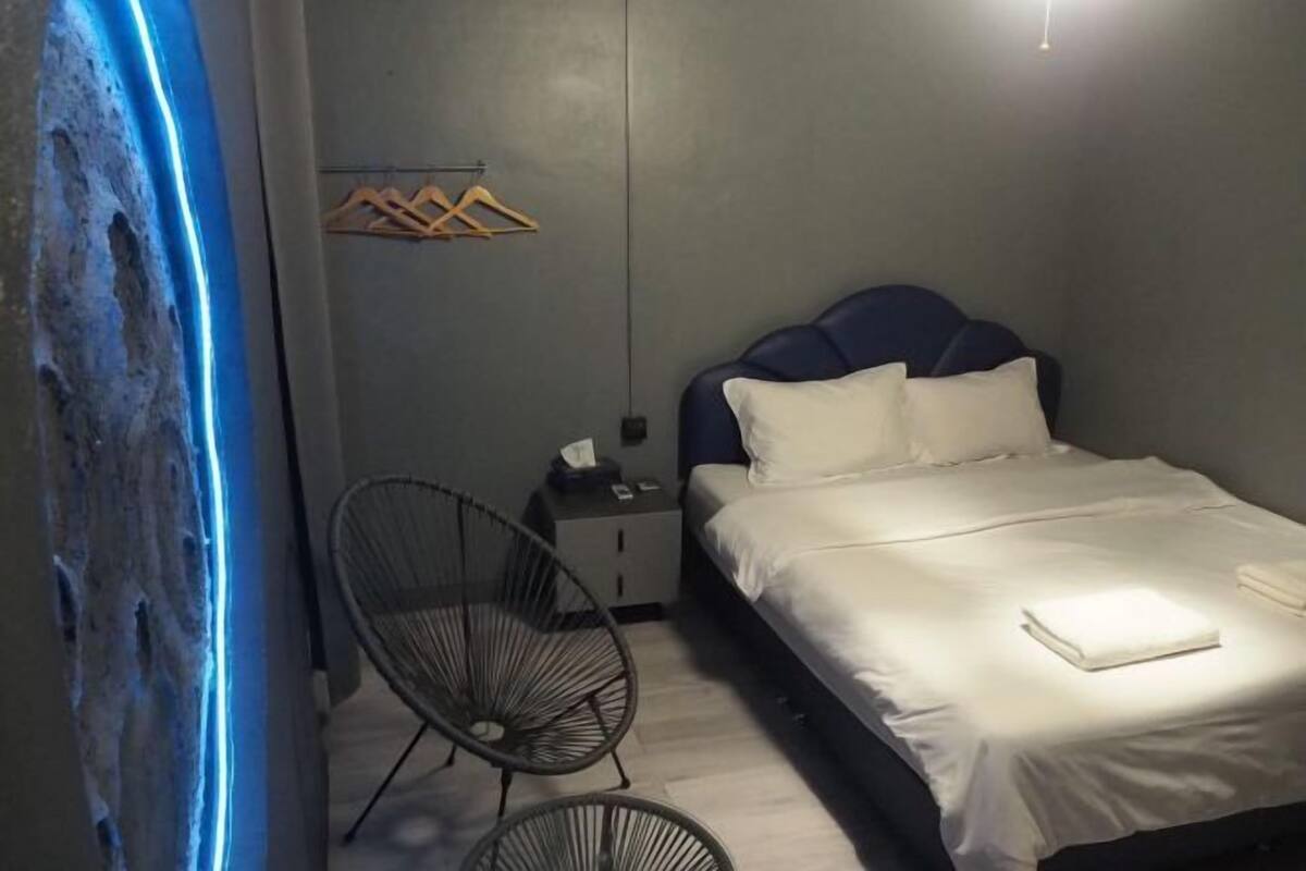 Soundproofing, WiFi (free), bed sheets