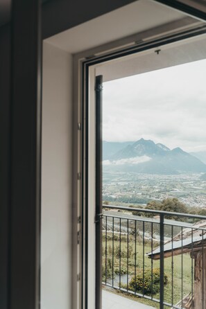 Interior - Quiet apartment surrounded by greenery, with views of the valley and sunset (Castel Ivano - Spera)