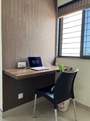 32-inch flat-screen TV with cable channels, TV