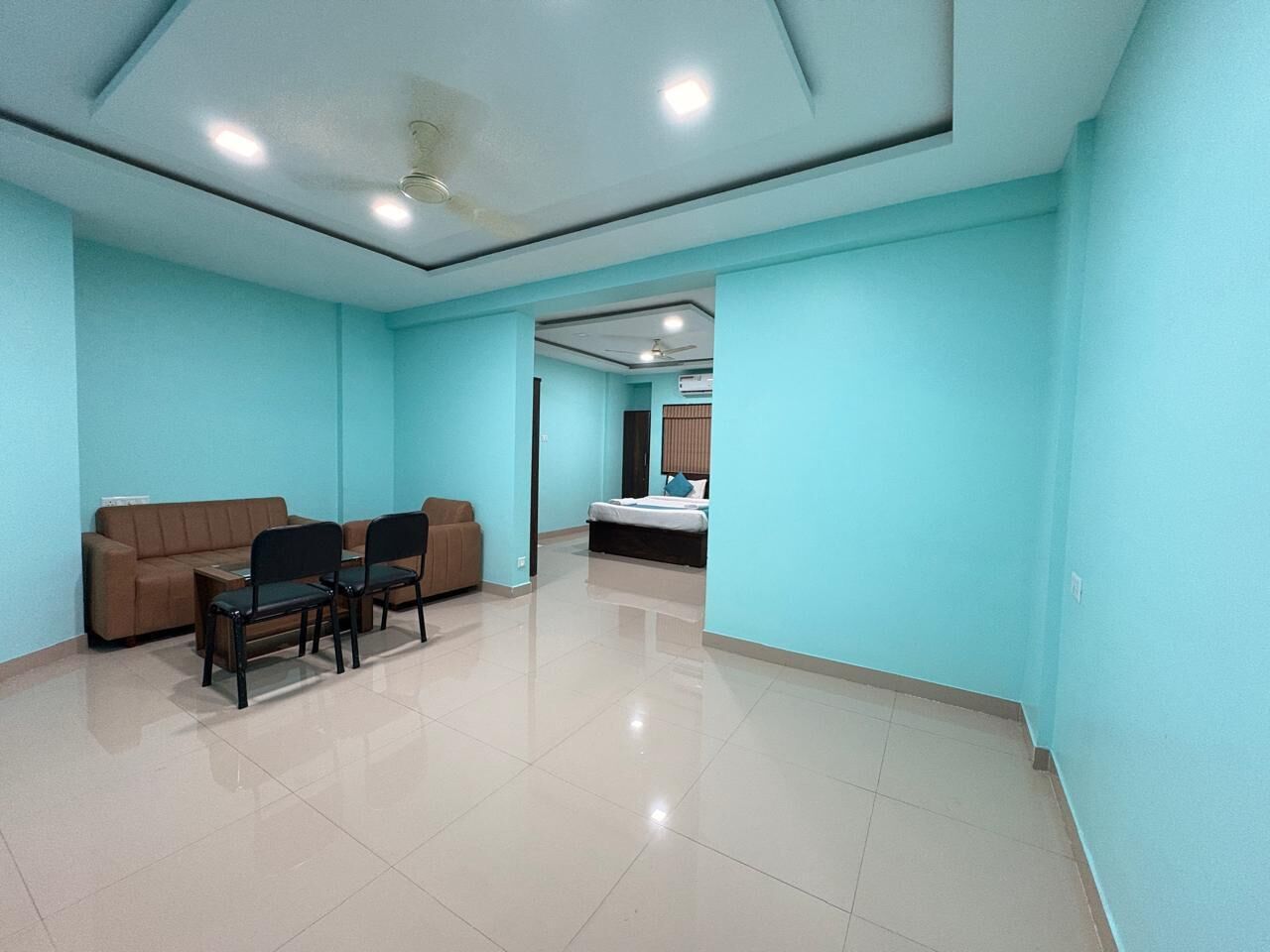 32-英寸纯平电视 （配备有线频道）、电视