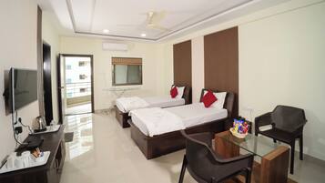 Executive Twin Room | 1 bedroom, premium bedding, down duvets, desk