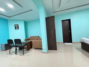 Télévision à écran plat de 32 pouces avec chaînes par câble, télévision