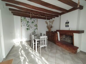 Dining - Petit nid Berrichon, Situé à Proximité du zoo de Beauval, Animaux Acceptés! (Écueillé)