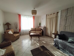 Smart TV - Petit nid Berrichon, Situé à Proximité du zoo de Beauval, Animaux Acceptés! (Écueillé)