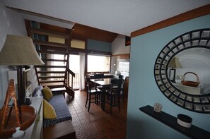TV, DVD player - Waterfront condo with stunning views in Glen Arbor. Air conditioning. (Glen Arbor)