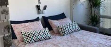 1 多间卧室、WiFi、床单