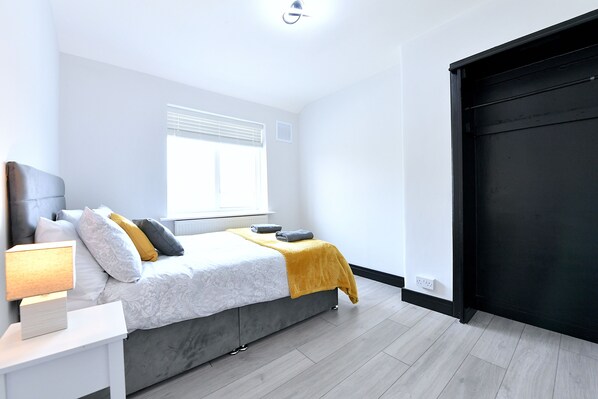 3 bedrooms, iron/ironing board, WiFi, bed sheets