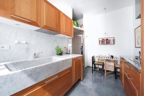 Geladeira, fogão, cooktop, lava-louças