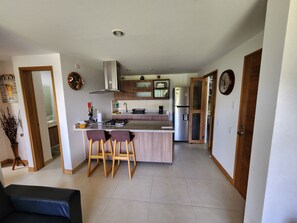 Micro-ondes, four, produits de nettoyage écologiques fournis