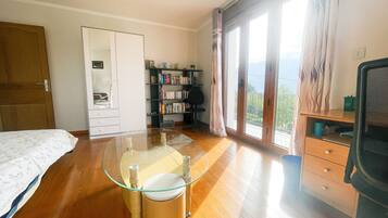 3 chambres, fer et planche Ă repasser, lit parapluie, Wi-Fi