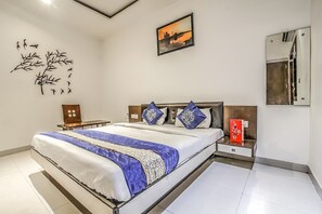 1 bedroom, in-room safe, individually decorated, individually furnished - Hotel Vedic Inn (Kiraoli)