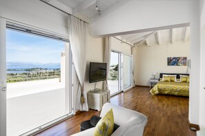 Superior Apartment, Terrace, Sea View | In-room safe, free WiFi