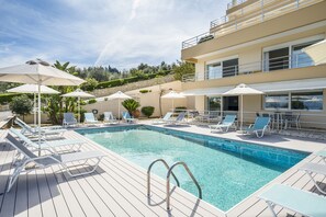 Seasonal outdoor pool, pool umbrellas, pool loungers - Euphoria Seaview Residences with Shared Pool by Konnect (Corfu)