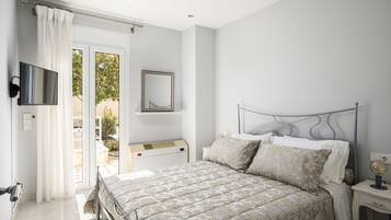 Dupleks, pemandangan kolam renang, di pinggir kolam renang | 3 kamar tidur, brankas, dan Wi-Fi gratis