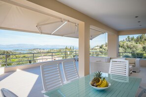 Superior-Apartment, Terrasse, Meerblick | Balkon