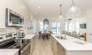 Refrigerador, microondas, horno y lavavajillas 