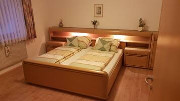 2 Schlafzimmer, Bügeleisen/Bügelbrett, Reisekinderbett, WLAN