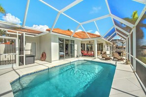 Pool - Seagrape Retreat - Walking distance to the beach! (Marco Island)