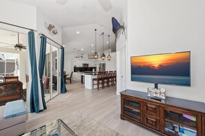 TV, offices - Seagrape Retreat - Walking distance to the beach! (Marco Island)
