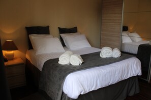 3 chambres, fer et planche à repasser, lit parapluie, Wi-Fi gratuit