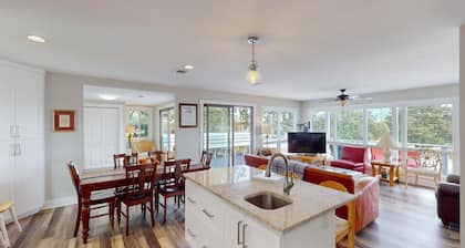 Clubhouse Cottage 5 bedrooms, 3 bathrooms