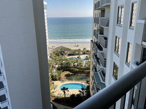 Appart'hôtel, 3 chambres | Piscine