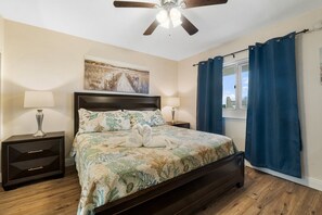 1 bedroom, iron/ironing board, free WiFi, bed sheets - FREE Beach Service, Golf+Tix! Emerald Beach 732 Pool, Hot Tub, Starbucks, Gym (Panama City Beach)